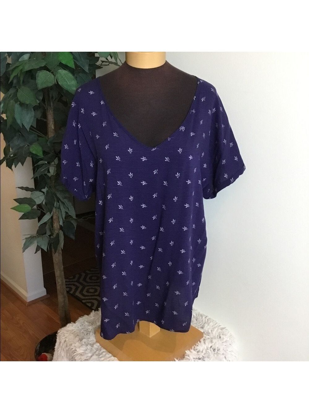 SO dolman sleeve v neck XL navy tee